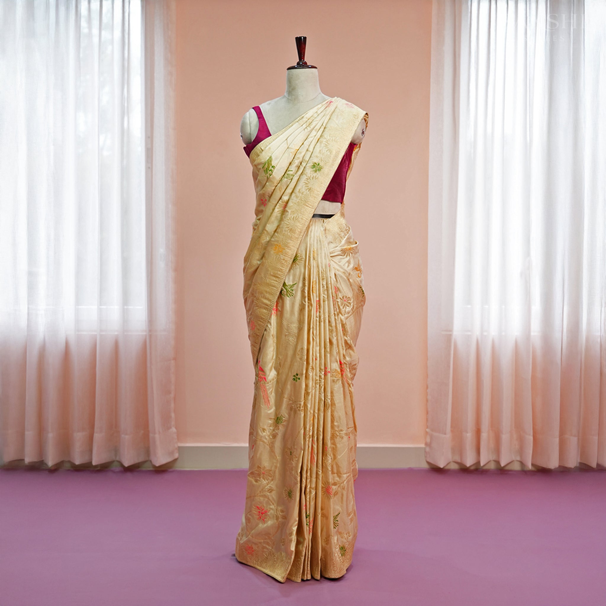 Signature Regal Parrot your Vibe in Gold