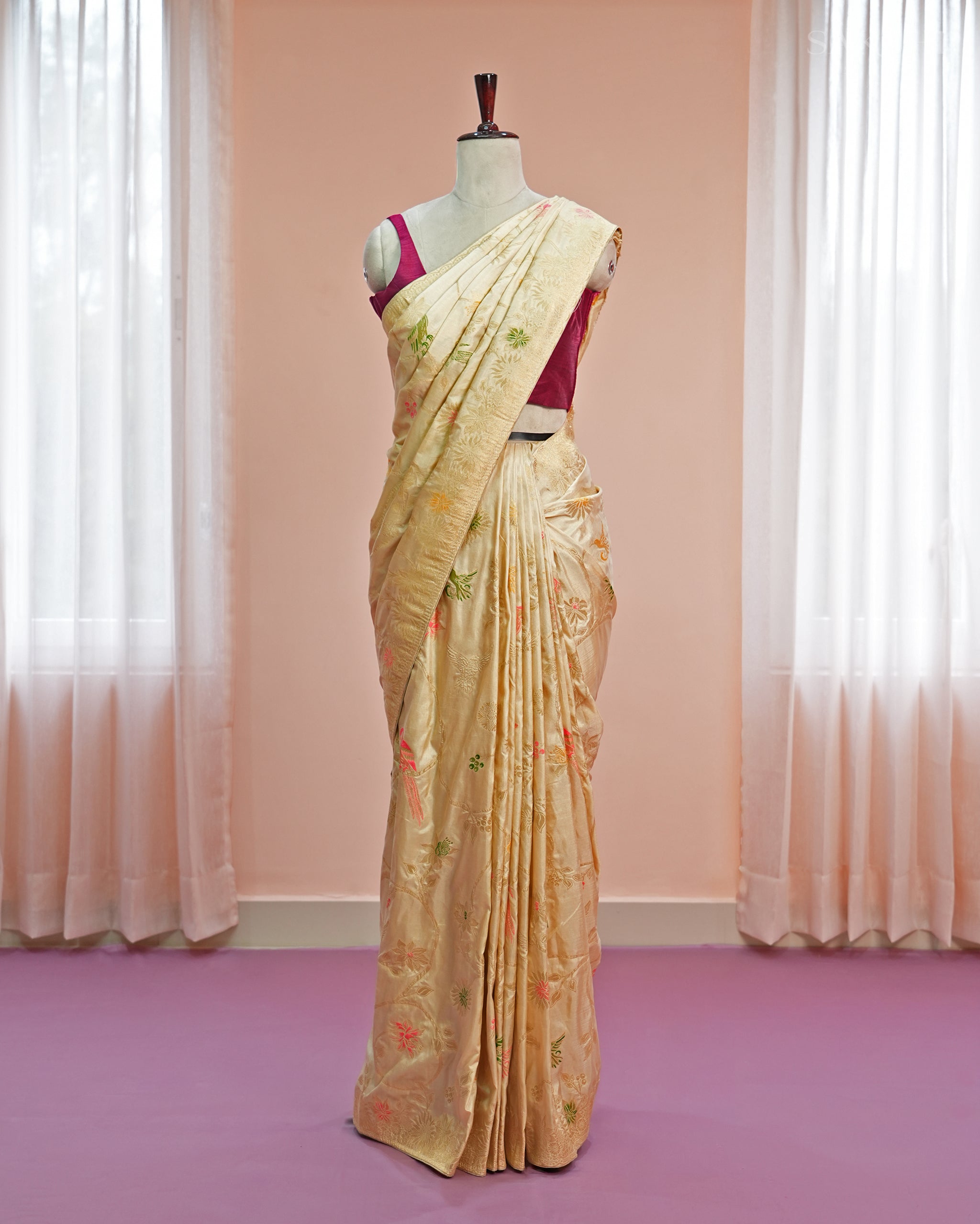 Signature Regal Parrot your Vibe in Gold