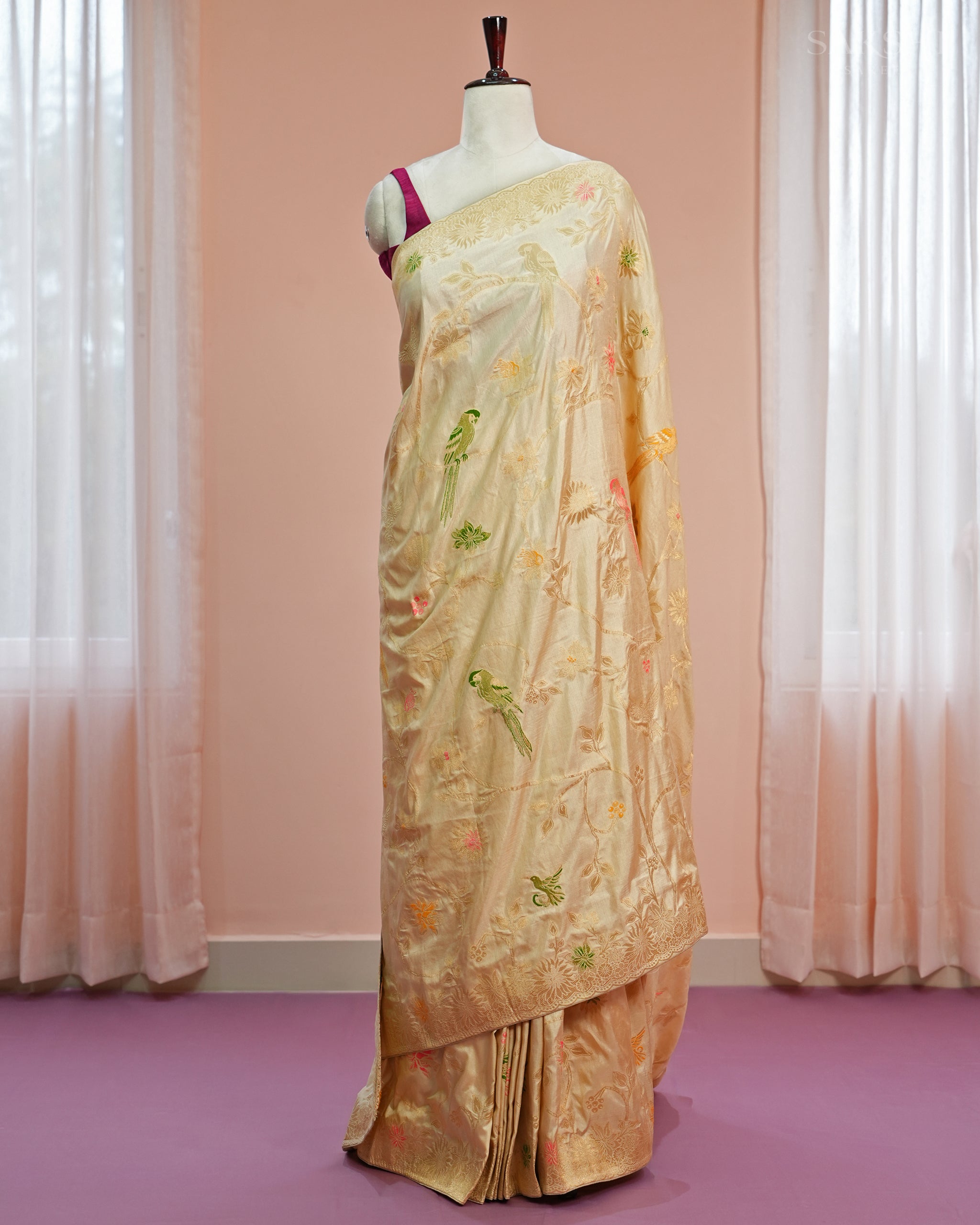 Signature Regal Parrot your Vibe in Gold