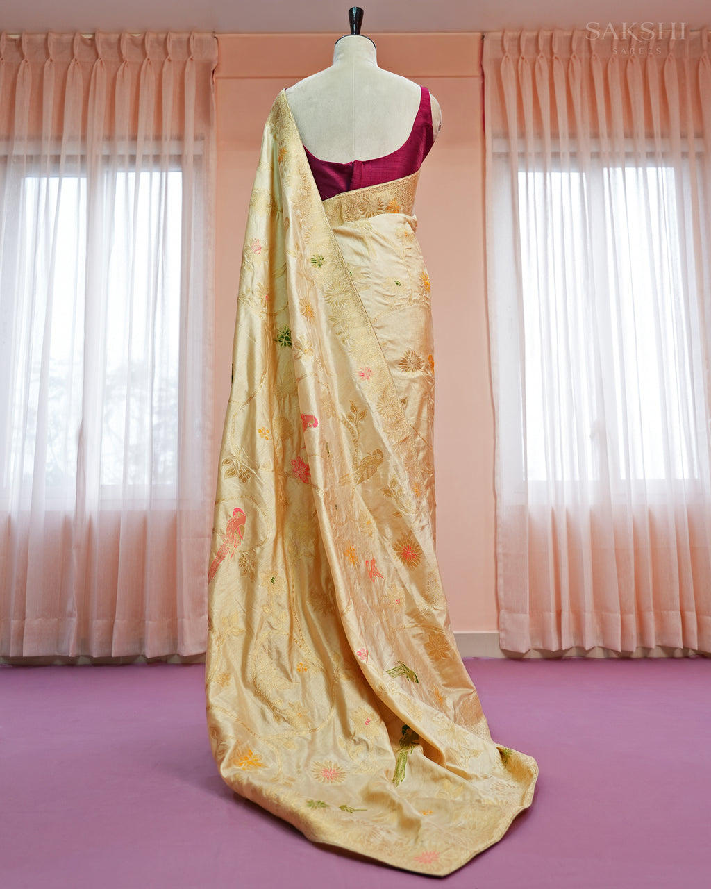 Signature Regal Parrot your Vibe in Gold