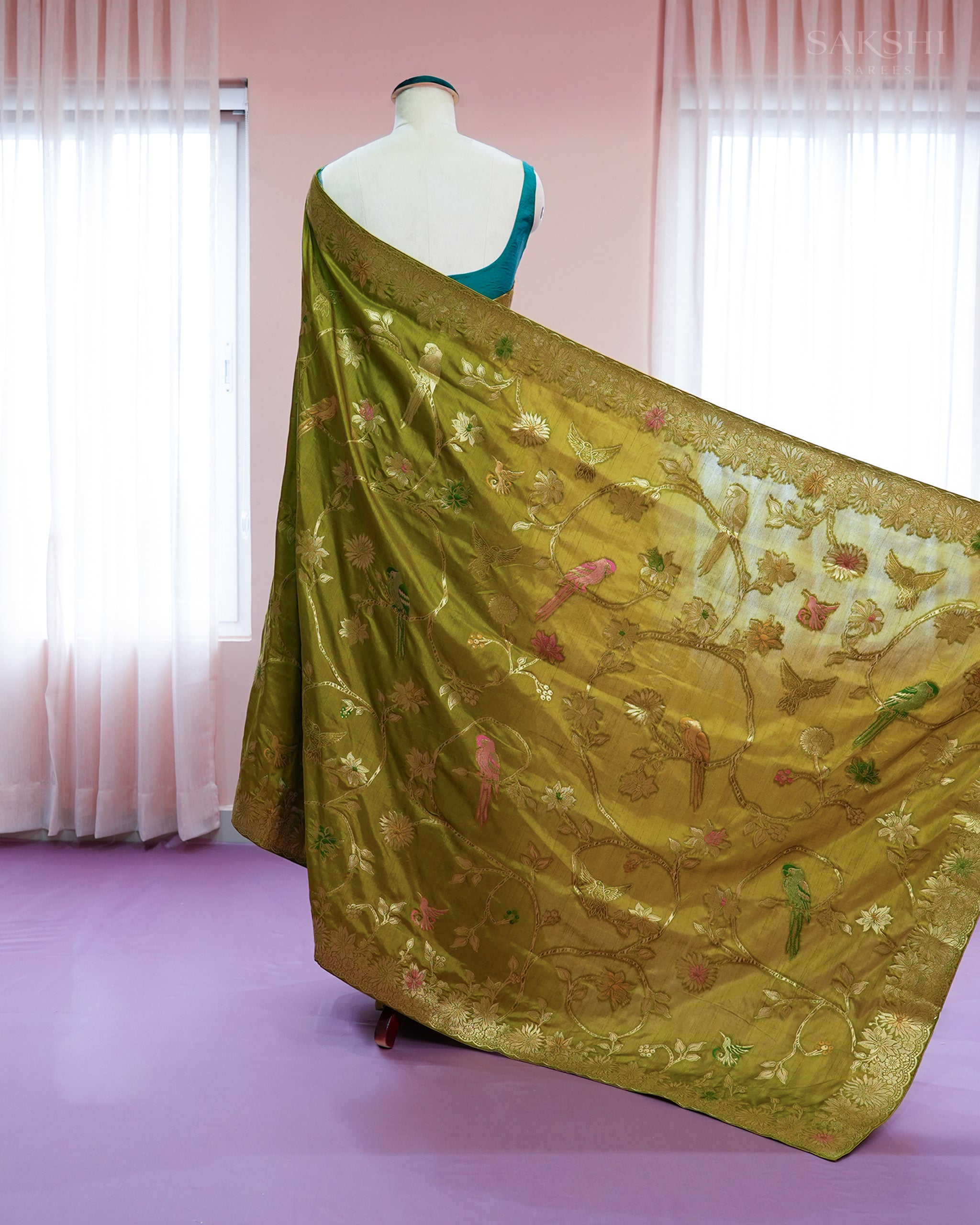 Signature Regal Parrot your Vibe in Green