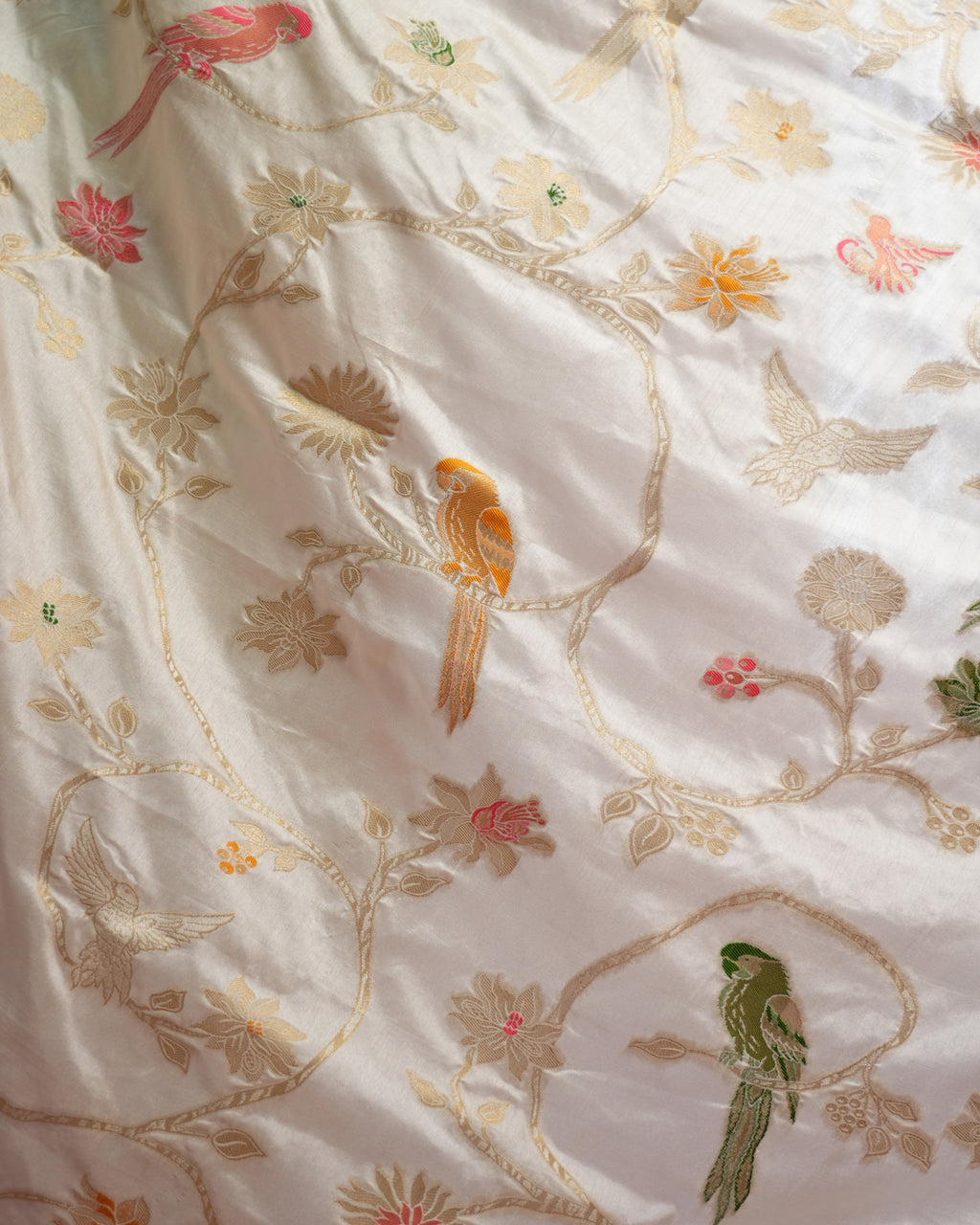 Signature Regal Parrot your Vibe in White