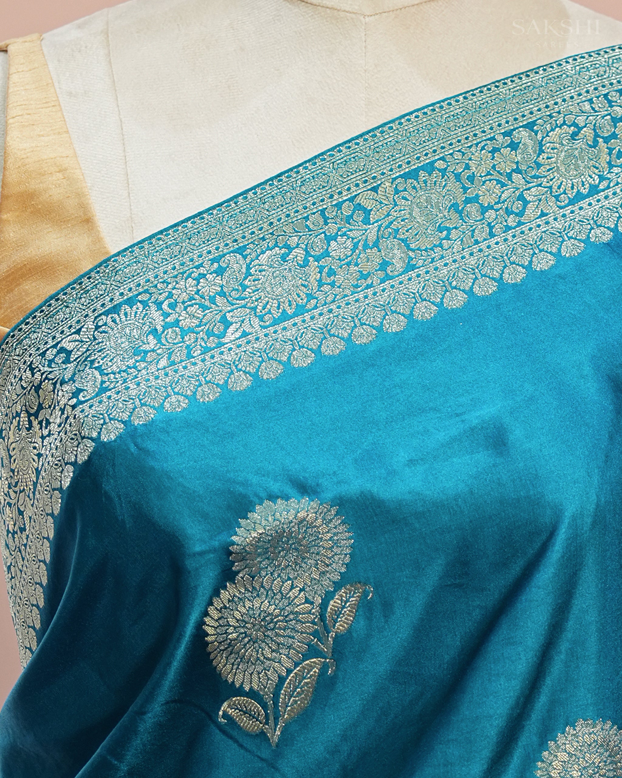 Signature Regal Double Flower Trouble in Light Blue