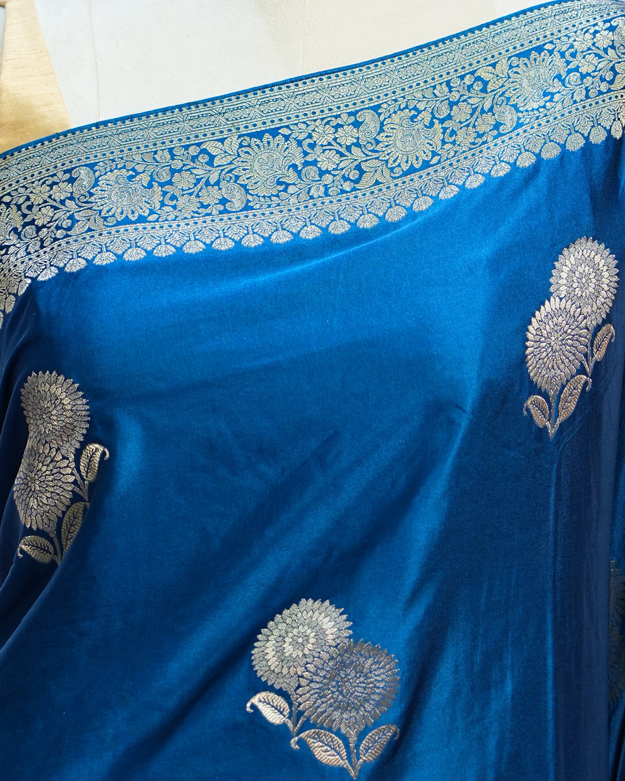 Signature Regal Double Flower Trouble in Dark Blue