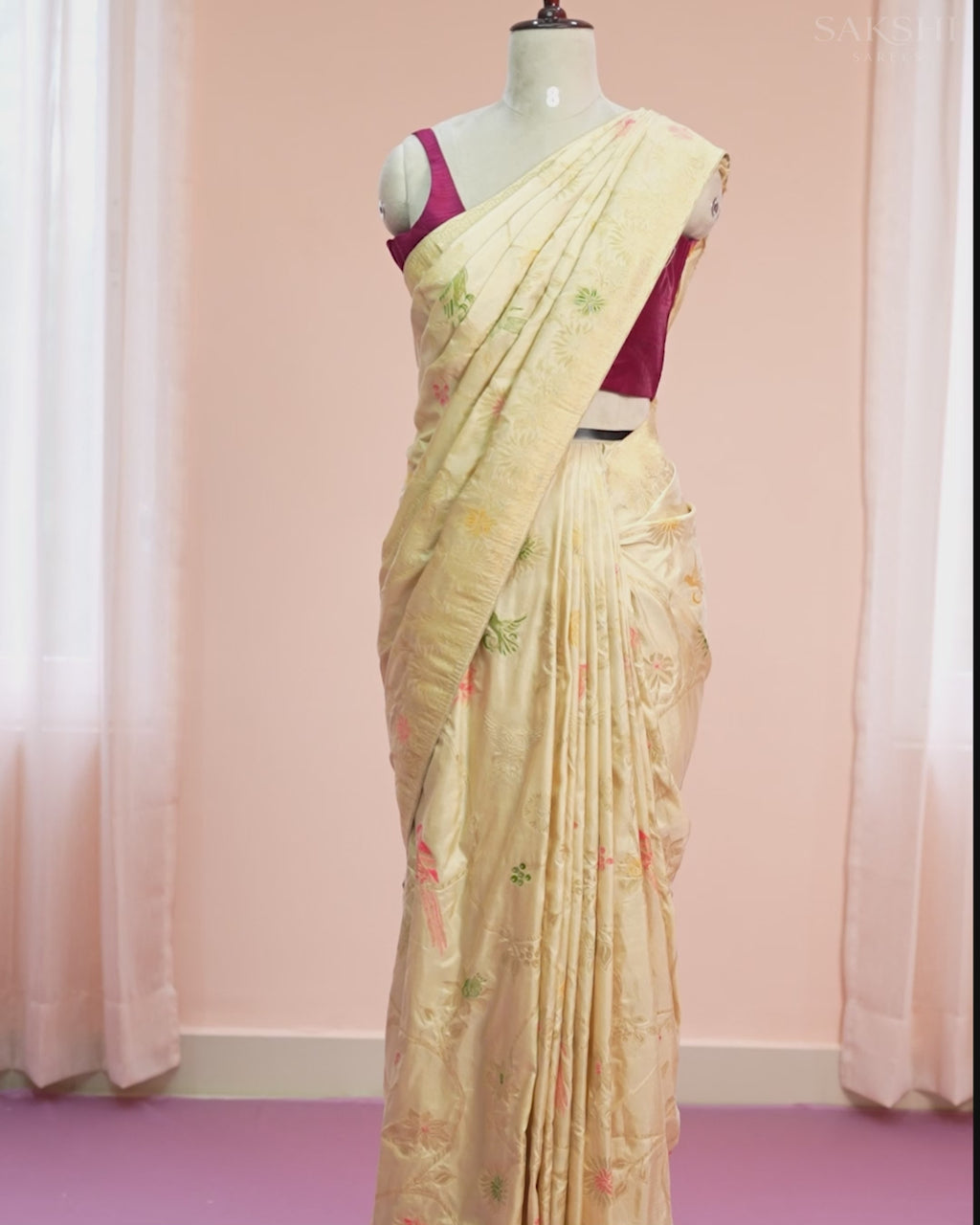 Signature Regal Parrot your Vibe in Gold